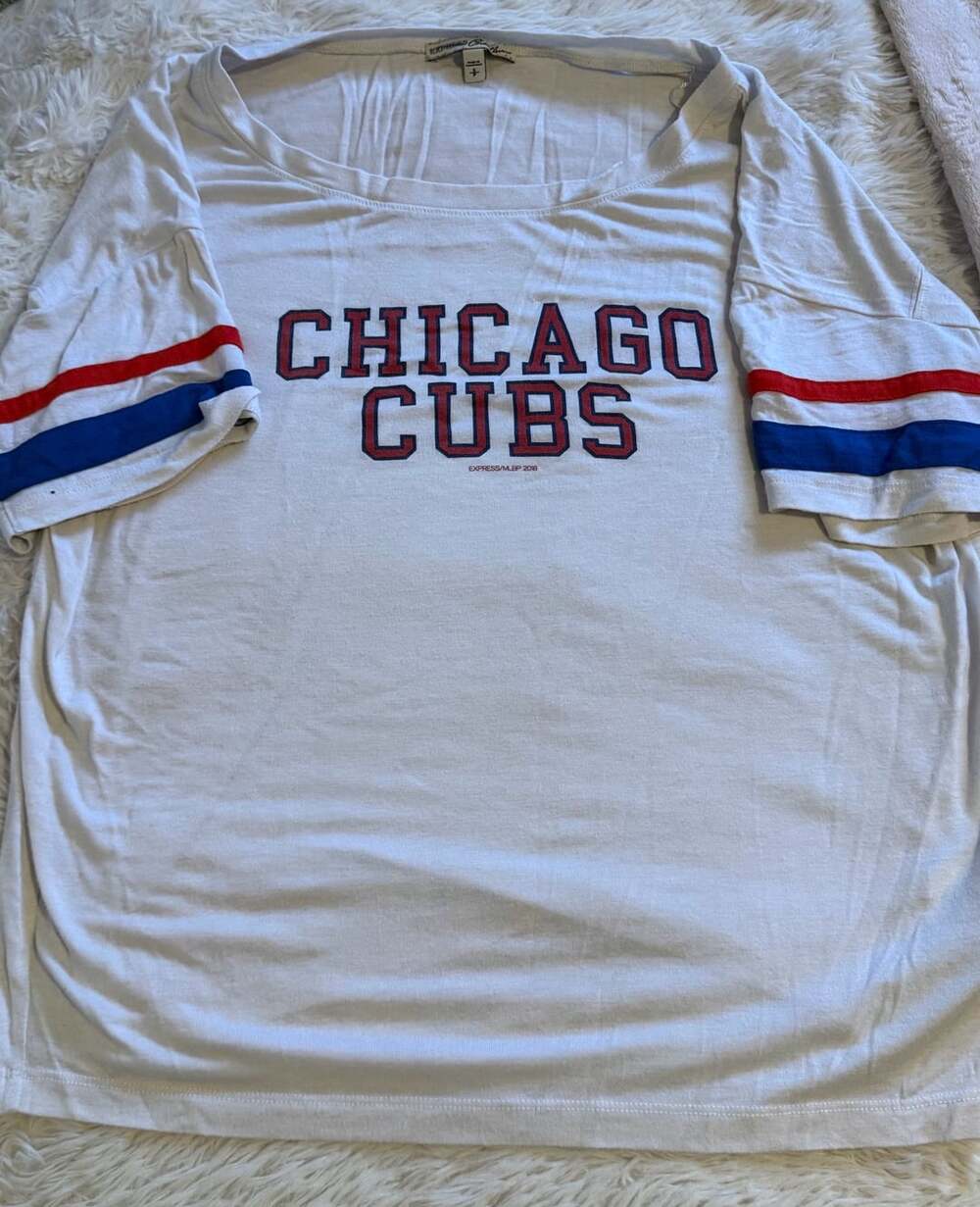 Express One Eleven Chicago Cubs T-Shirt Small White Red Blue MLB oversized fit